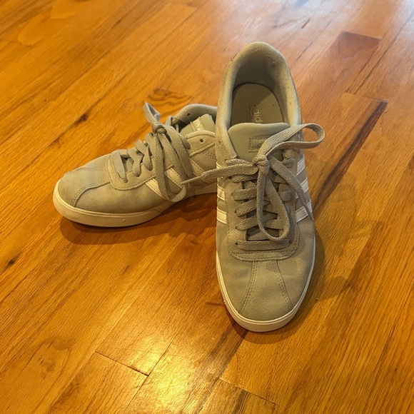 Adidas Light  Gray Women’s Suede Sneakers Size 8 - Picture 2 of 7